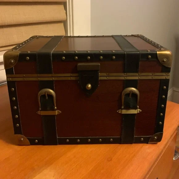 Bombay Co Trunk Style Jewelry Box - Picture 1 of 13